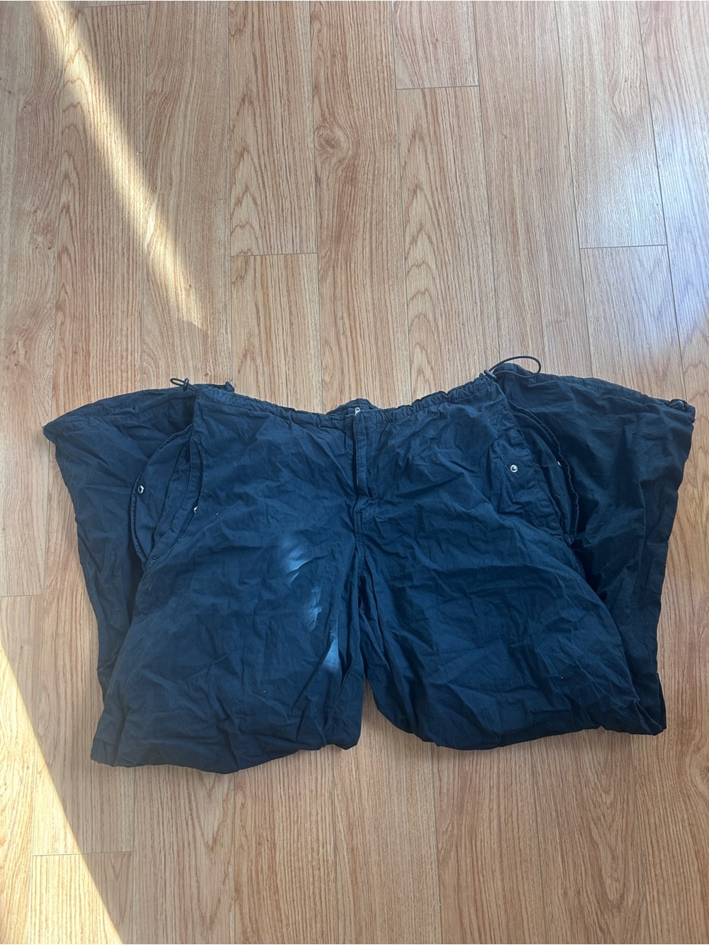 URBAN OUTFITTERS IETS FRANS Black Lightweight Drawstring Parachute Pants